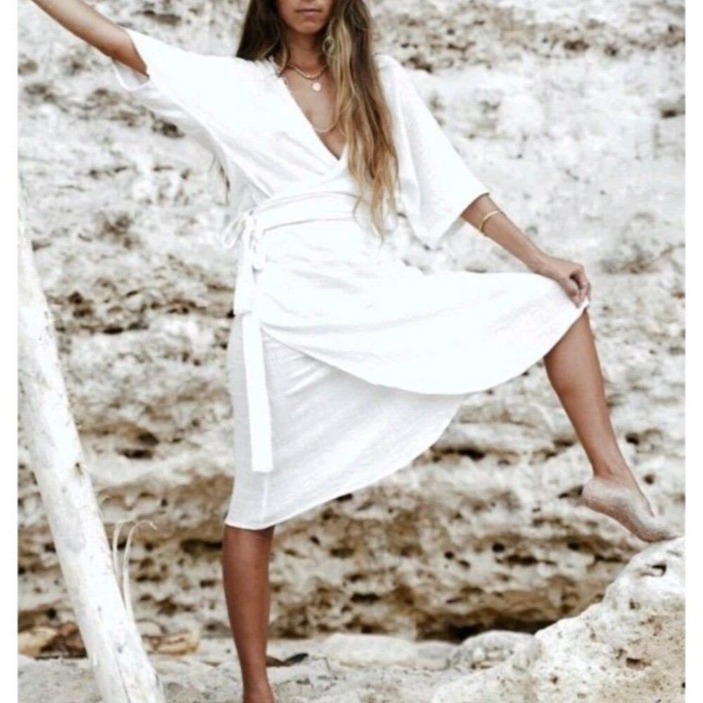 White Resort Midi Dress with V-Neck and Dolman Sleeves